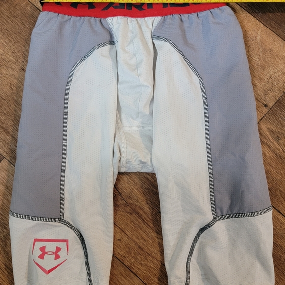 Under Armour Slider Shorts - Picture 3 of 4